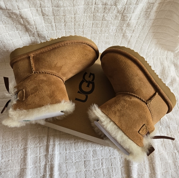 T Mini Bailey Bow II UGG 9c Chestnut Brown - Picture 12 of 12